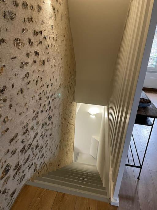 Tiny Paradise - 2 Bedrooms Apartment Montigny-sur-Loing Ngoại thất bức ảnh