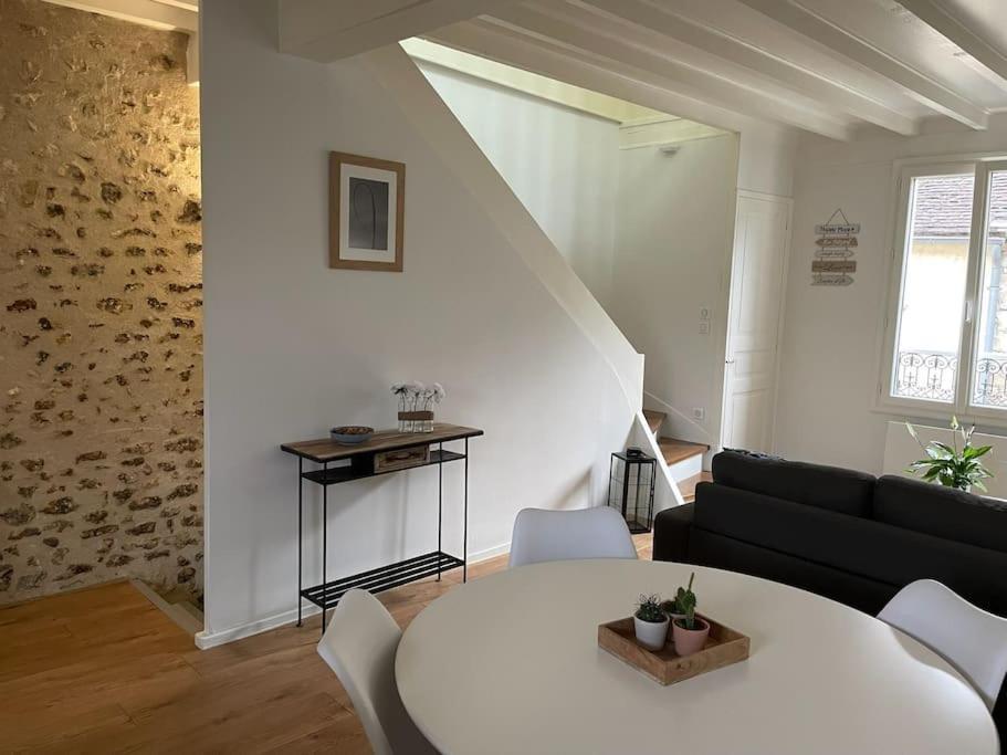 Tiny Paradise - 2 Bedrooms Apartment Montigny-sur-Loing Ngoại thất bức ảnh